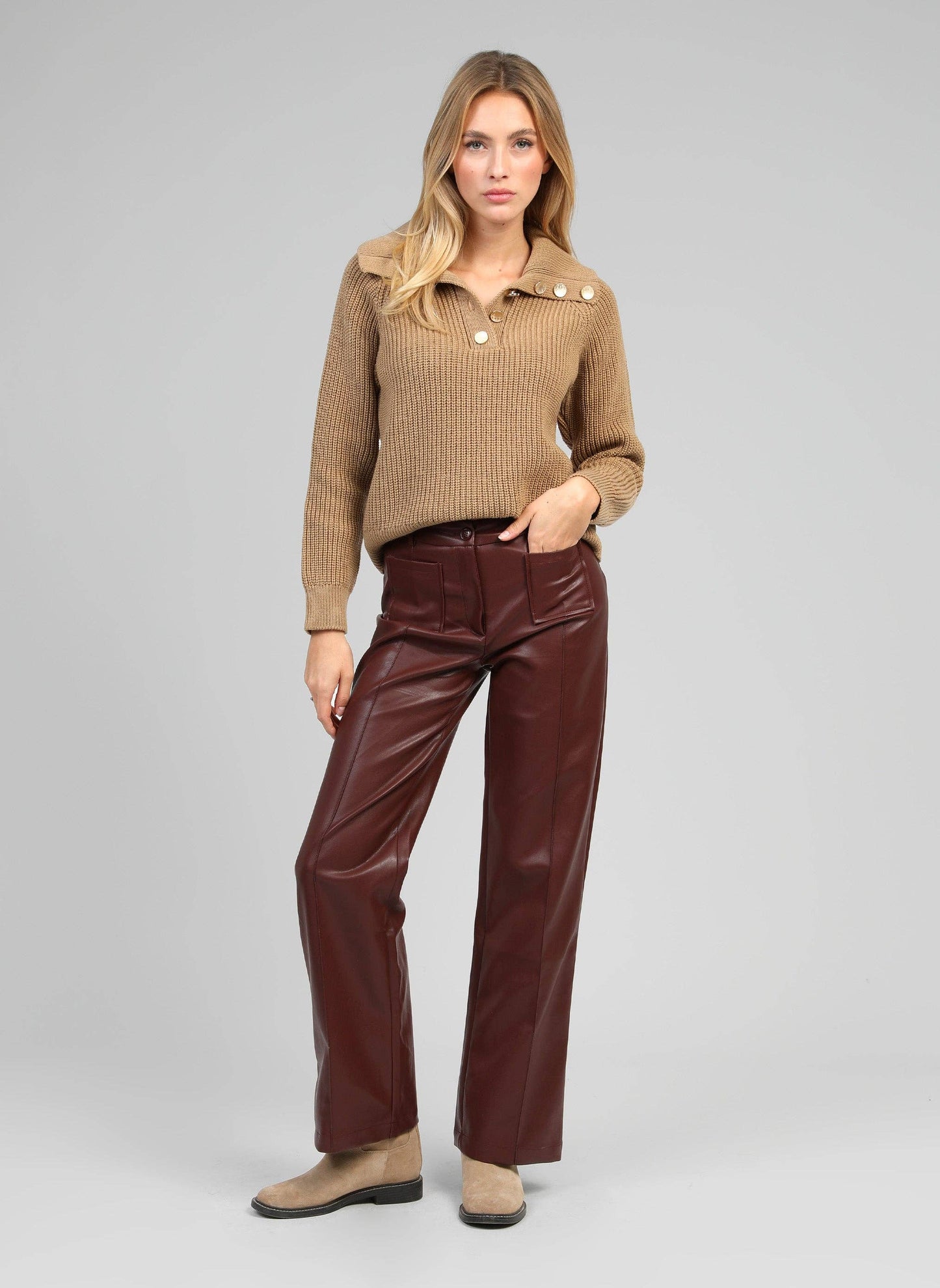 Pantaloni in similpelle a vita alta color vino