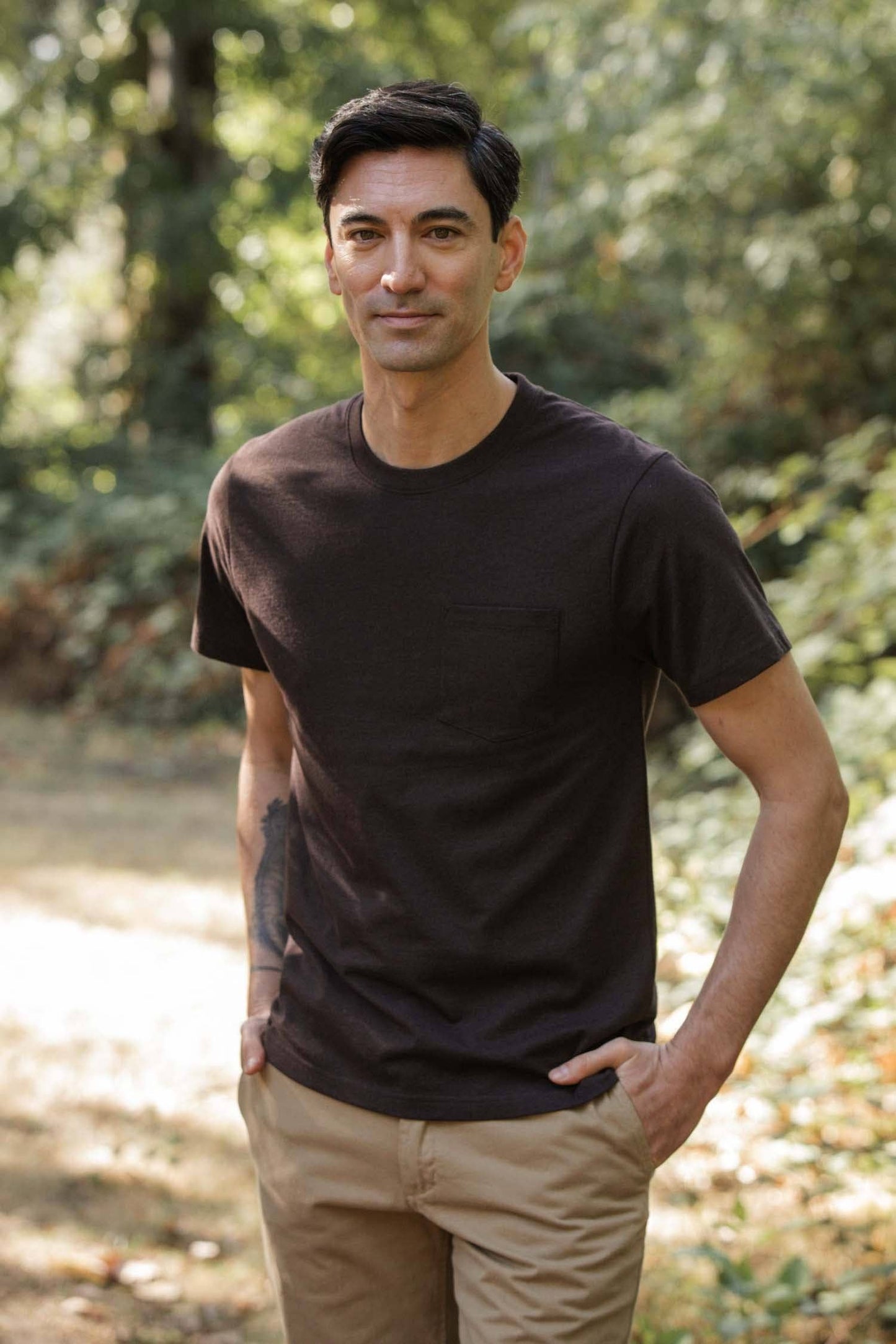 T-shirt Sostenibile con Taschino in Cotone Riciclato Color Tartufo