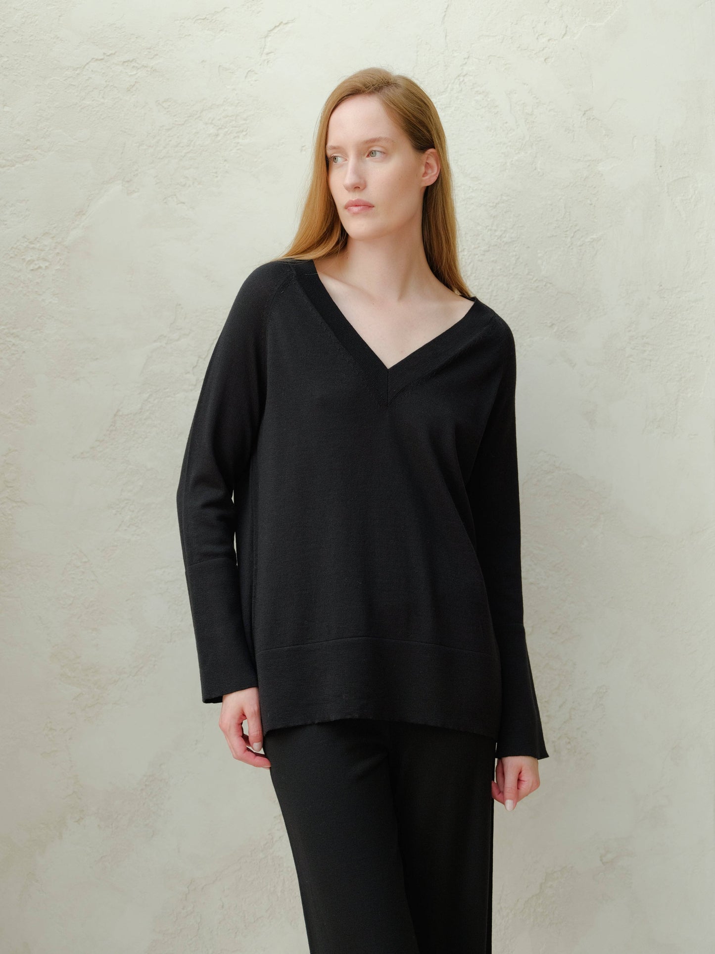 Maxi maglione in lana merino extra fine con scollo a V