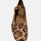 Ballerine animalier con cinturino e fibbia