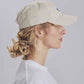 Cappellino beige con ricamo “Just Here For The Vibes”