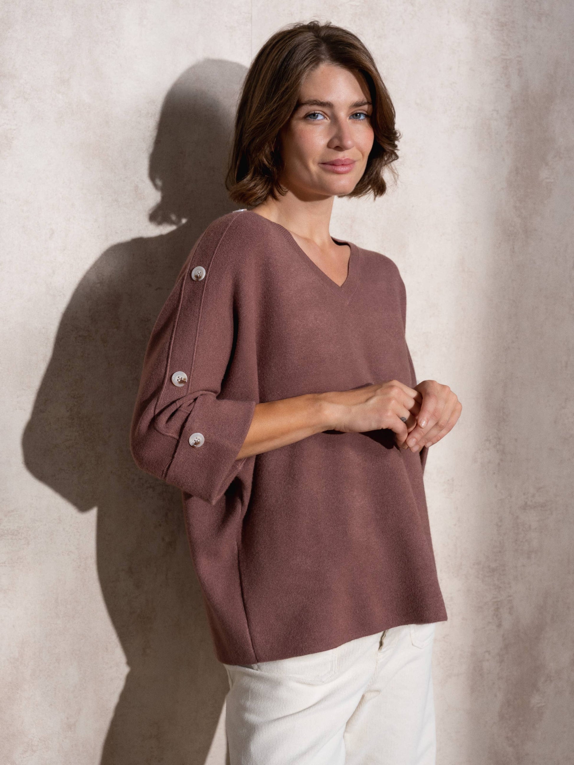 Maglia ampia in maglia con bottoni sulle maniche