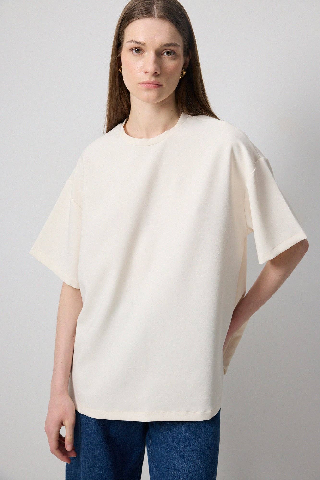 T-shirt in crepe oversize a maniche corte