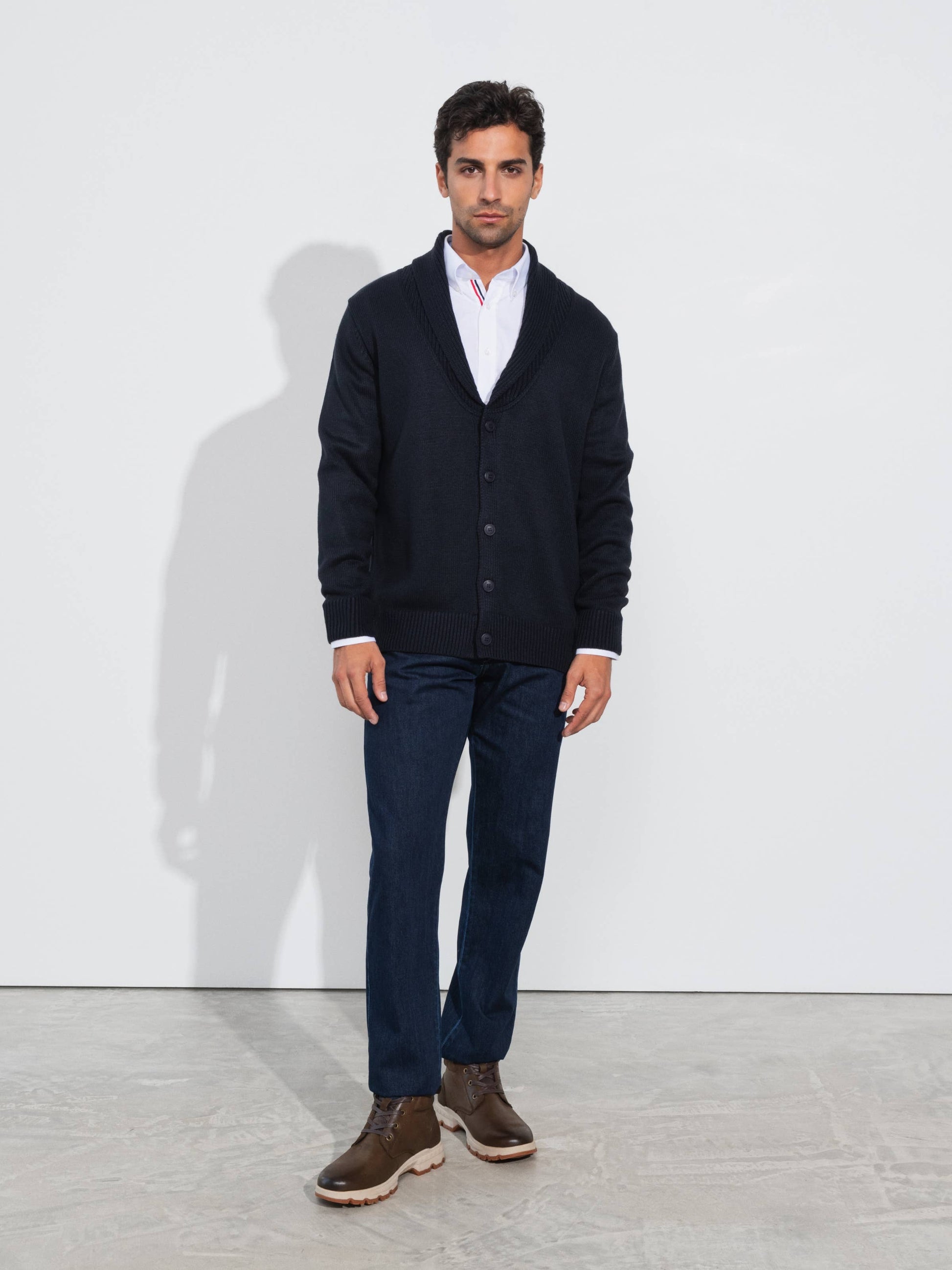 Cardigan uomo con scollo a V e bottoni
