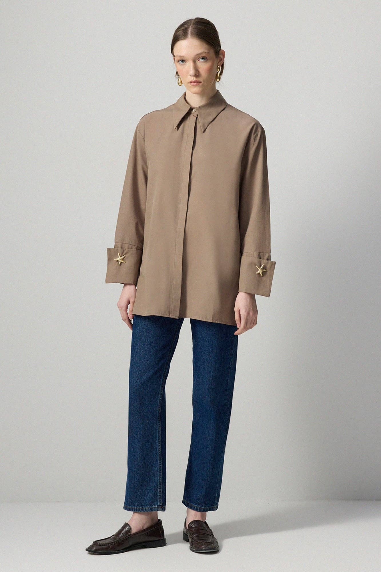 Camicia con stelle marine e polsini ampi in misto cotone
