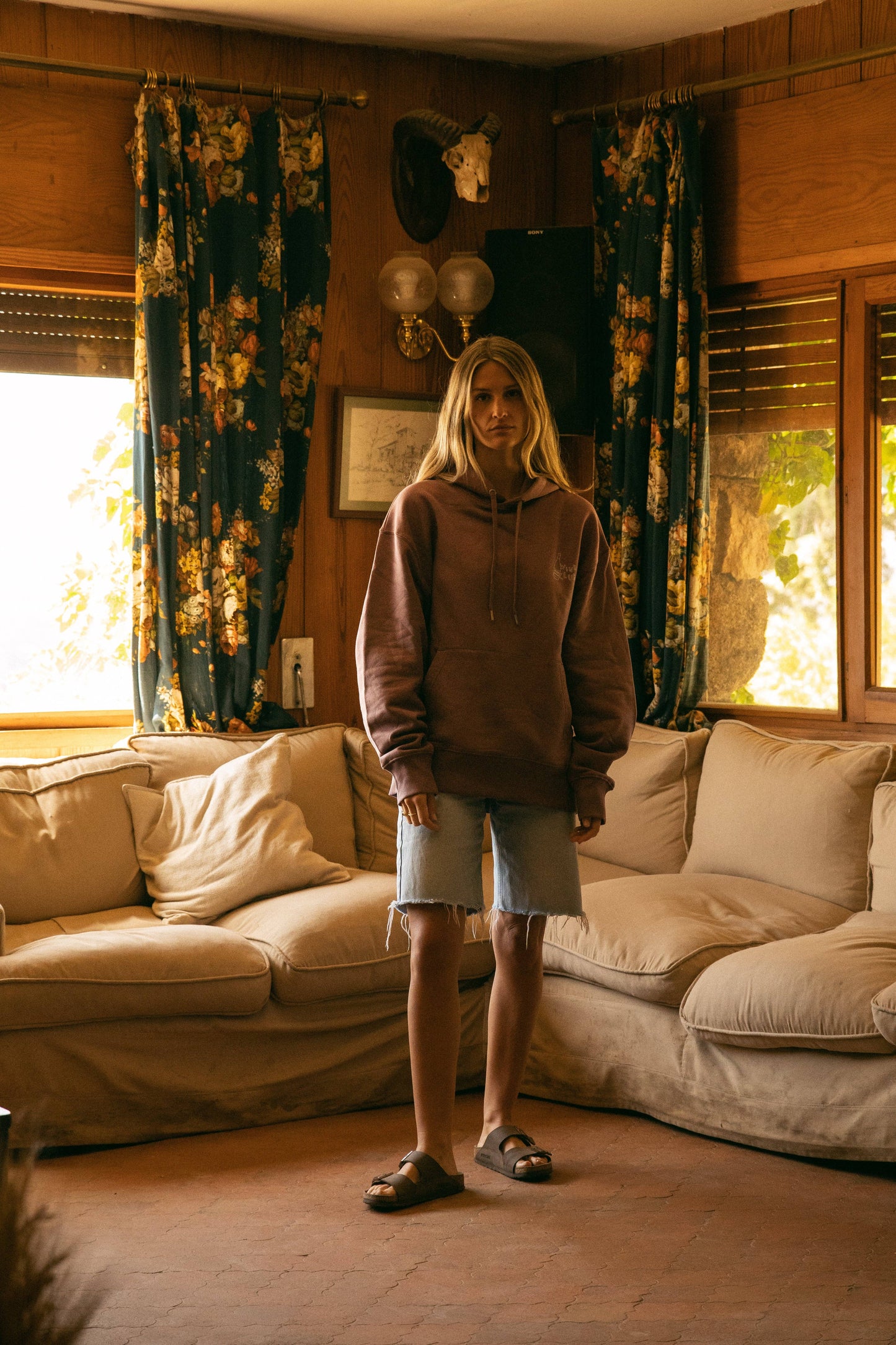 Felpa con cappuccio oversize con stampa Wine Club