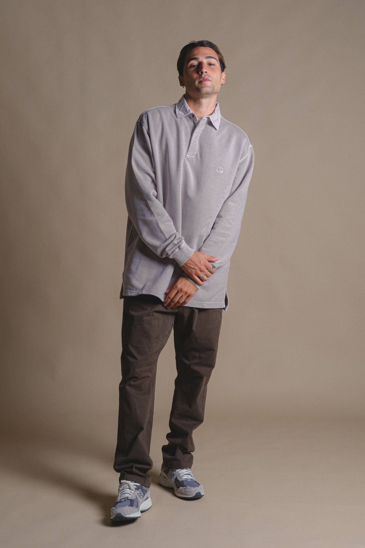 Maglione polo pesante in cotone organico tinto in capo grigio