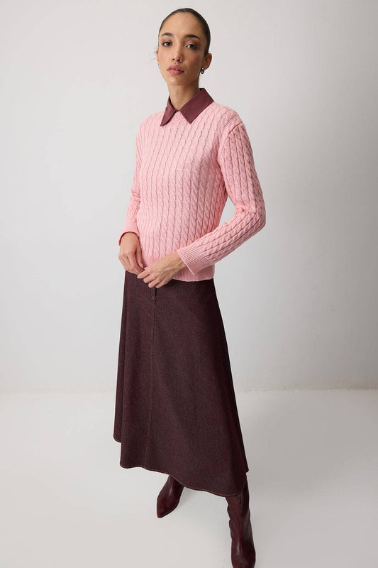 Maglione in maglia a trecce con colletto a contrasto