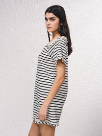 Vestito corto a righe stile t-shirt con schiena scoperta