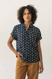 Camicia Bea a maniche corte con fantasia blu notte