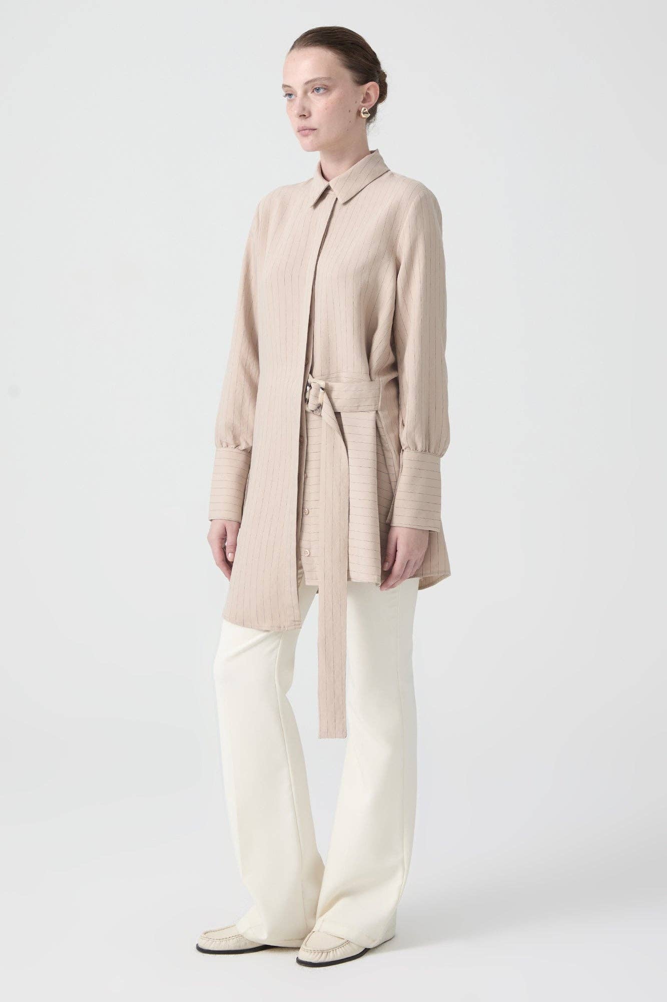 Tunica camicia a righe con cintura e fibbia
