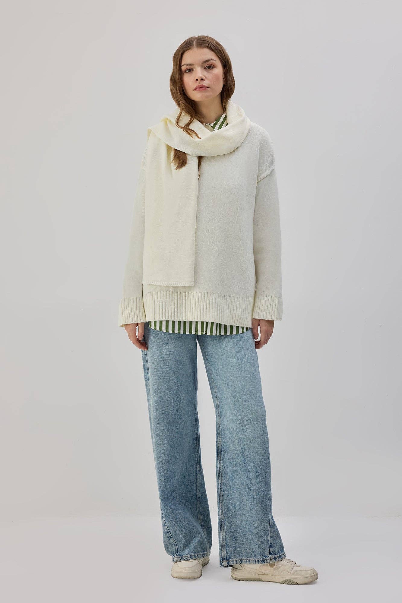 Maglione in maglia con sciarpa integrata