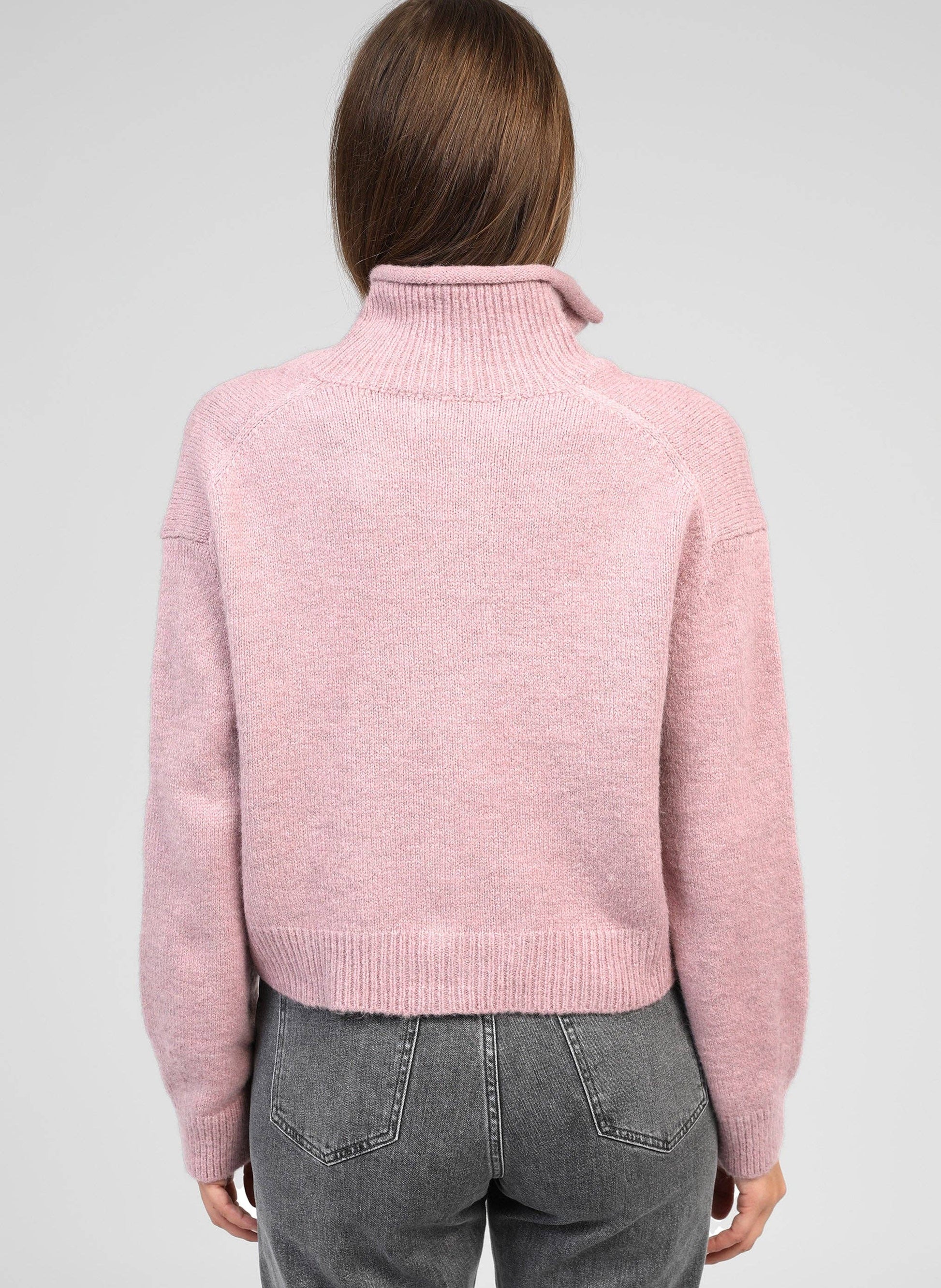 Cardigan in maglia rosa antico con collo alto e bottoni