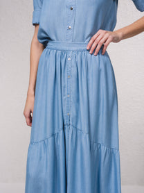 Gonna midi in denim leggero con bottoni frontali