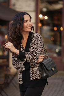 Cardigan animalier in maglia con bordi neri