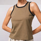Top basic con bordi a contrasto