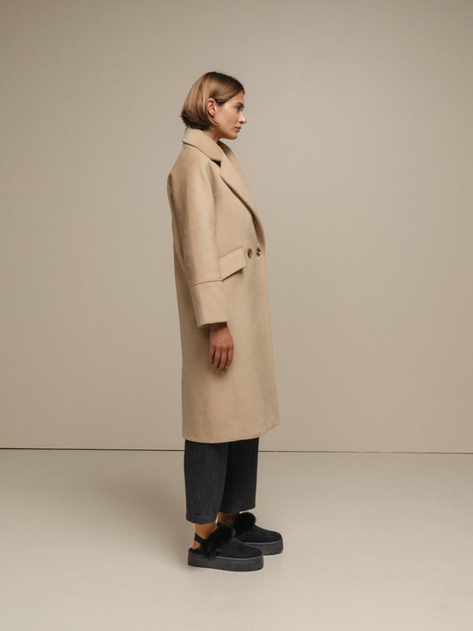 Cappotto doppiopetto color cammello da donna