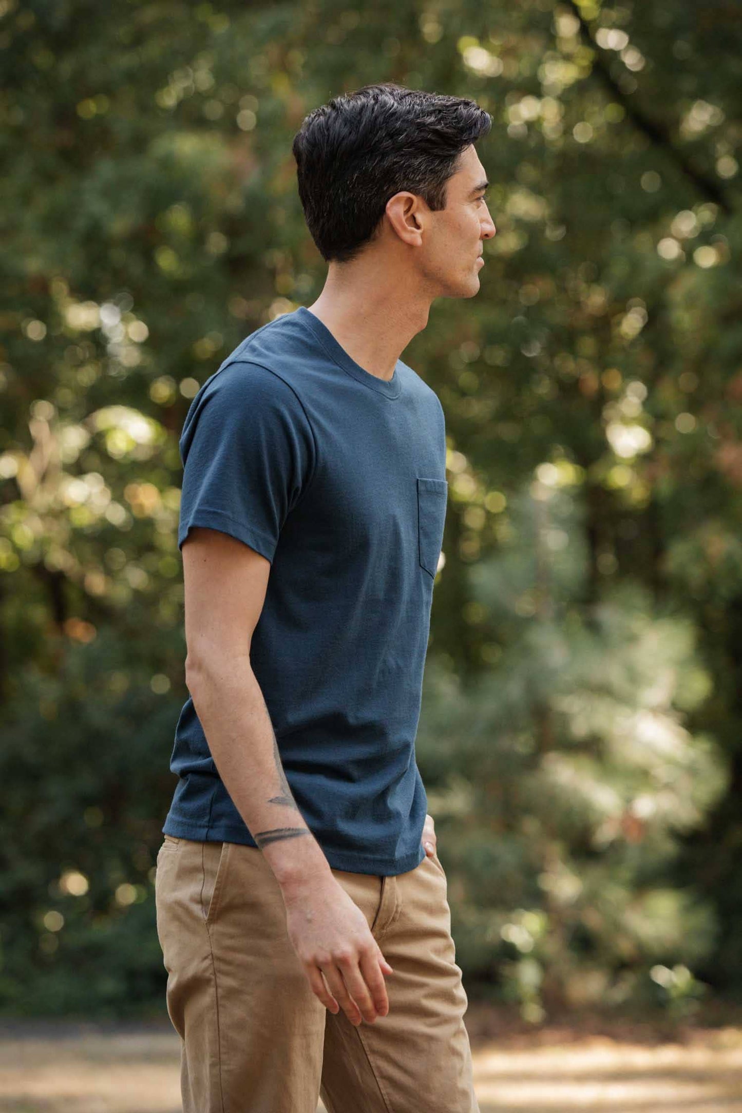 T-shirt sostenibile con taschino in cotone riciclato