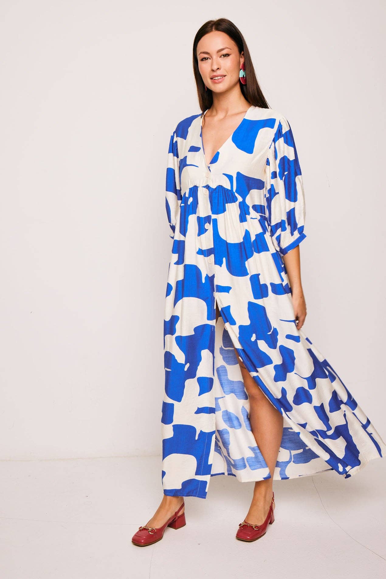 Abito lungo oversize con stampa astratta blu