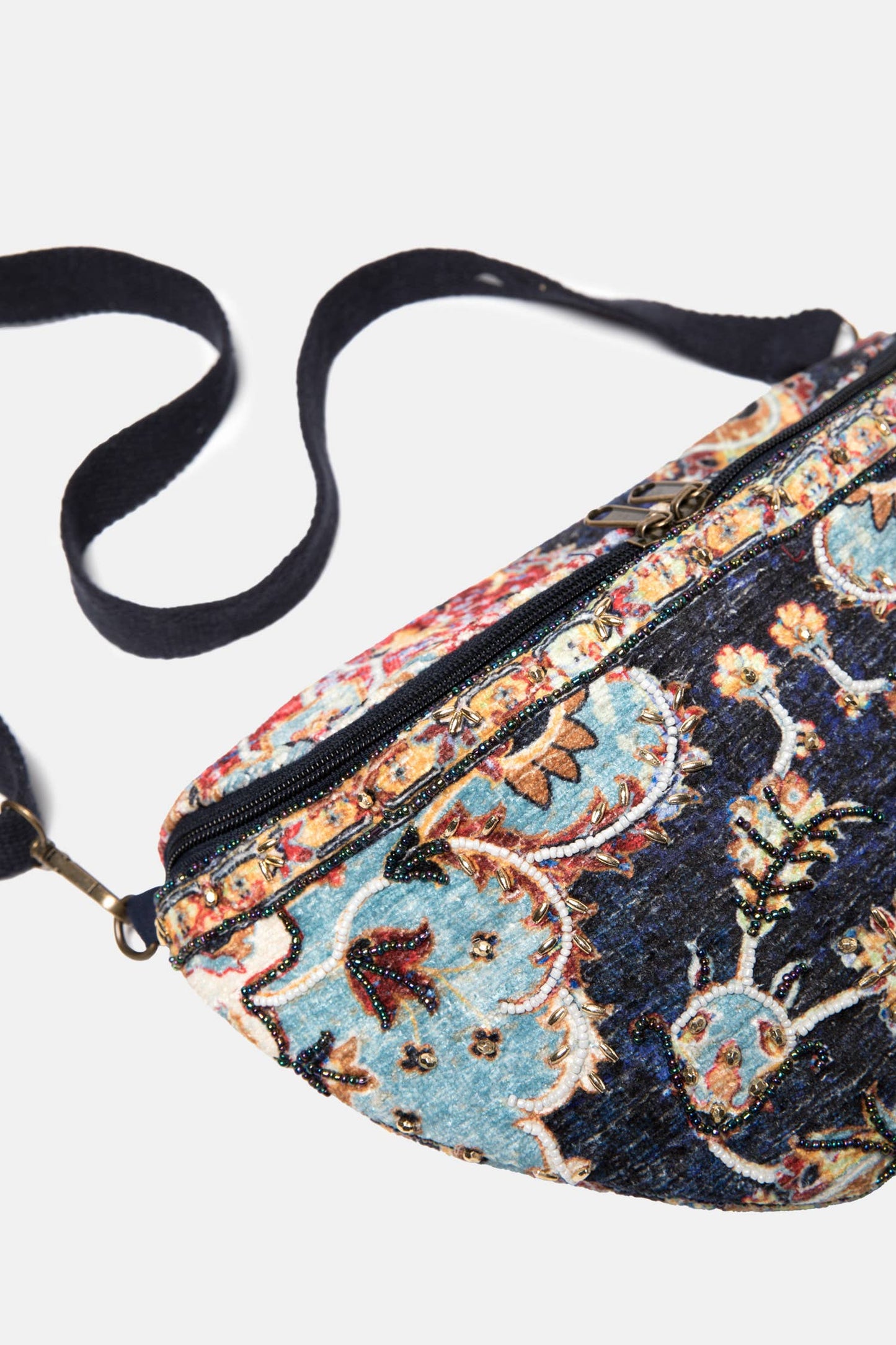 Pochette in velluto con perline e motivo floreale