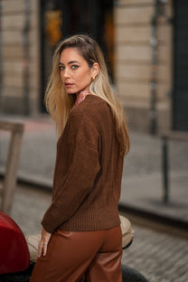 Maglione a coste marrone in misto lana e alpaca