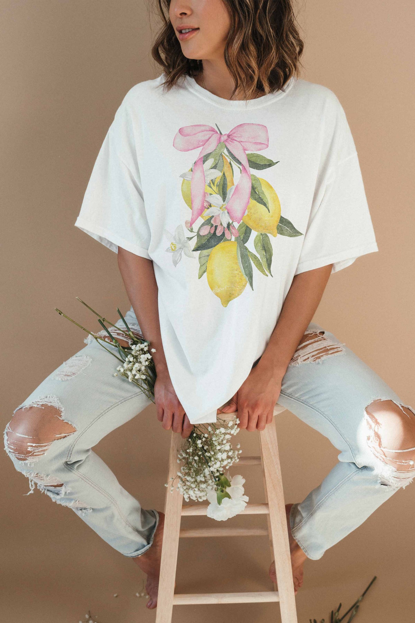 T-shirt oversize limone con fiocco rosa