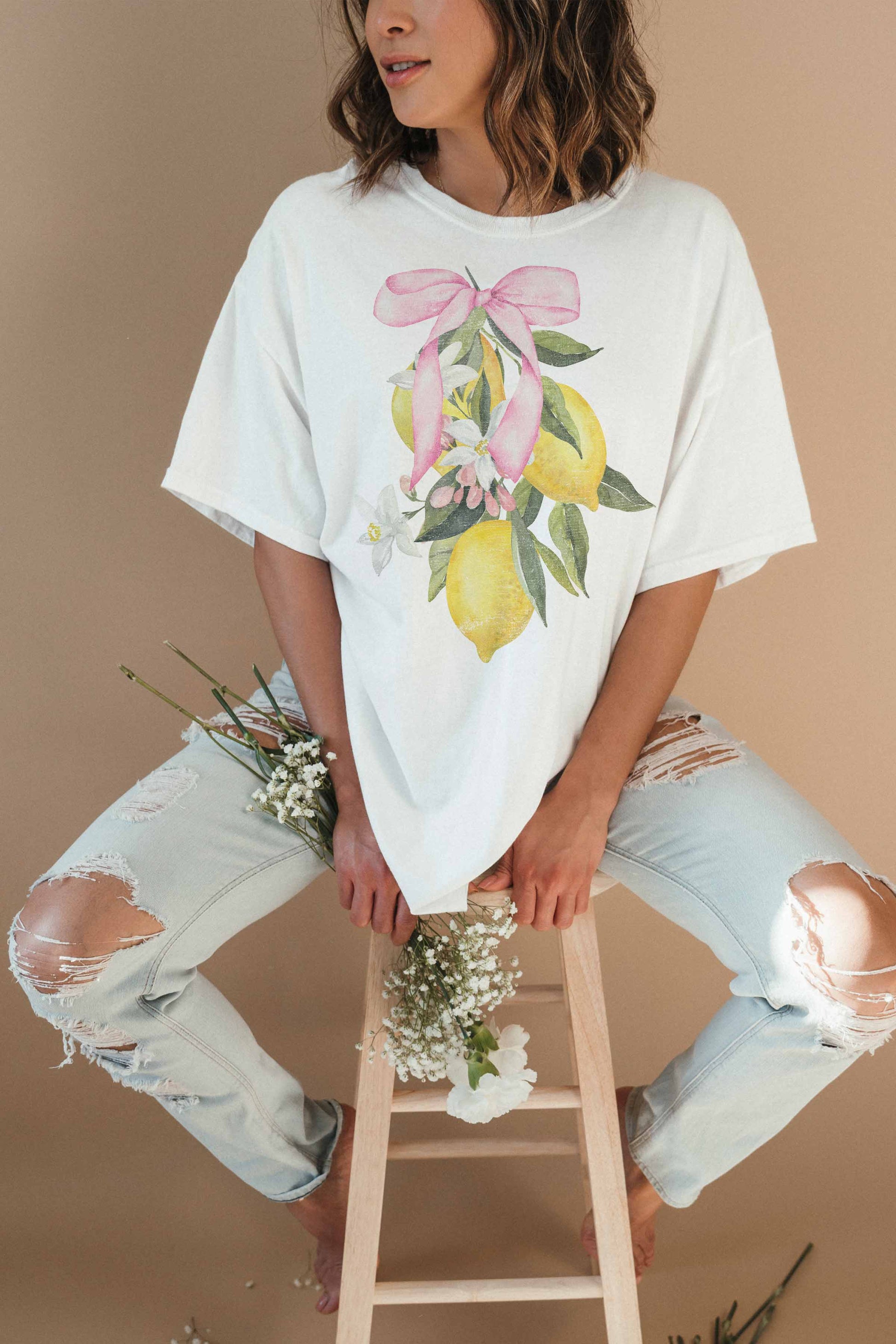 T-shirt oversize limone con fiocco rosa