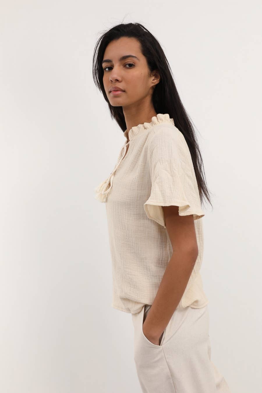 Blusa Tichka in cotone con laccetti e maniche a volant