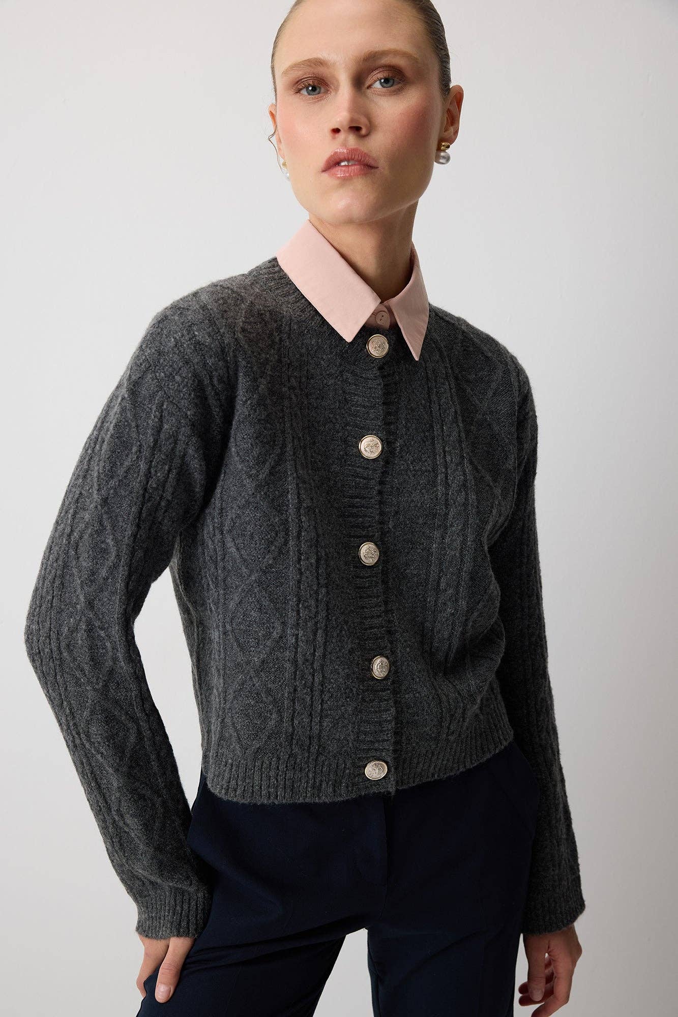 Cardigan in maglia a trecce antracite