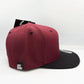 Cappellino snapback bicolor con logo ricamato