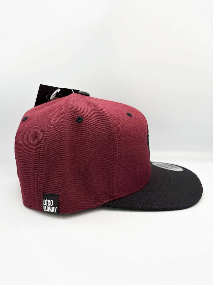 Cappellino snapback bicolor con logo ricamato