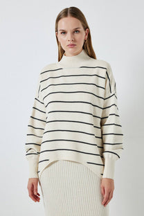 Set in maglia a righe con maxi maglione e abito longuette