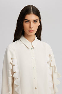 Camicia in lino testurizzata con dettagli ricamati