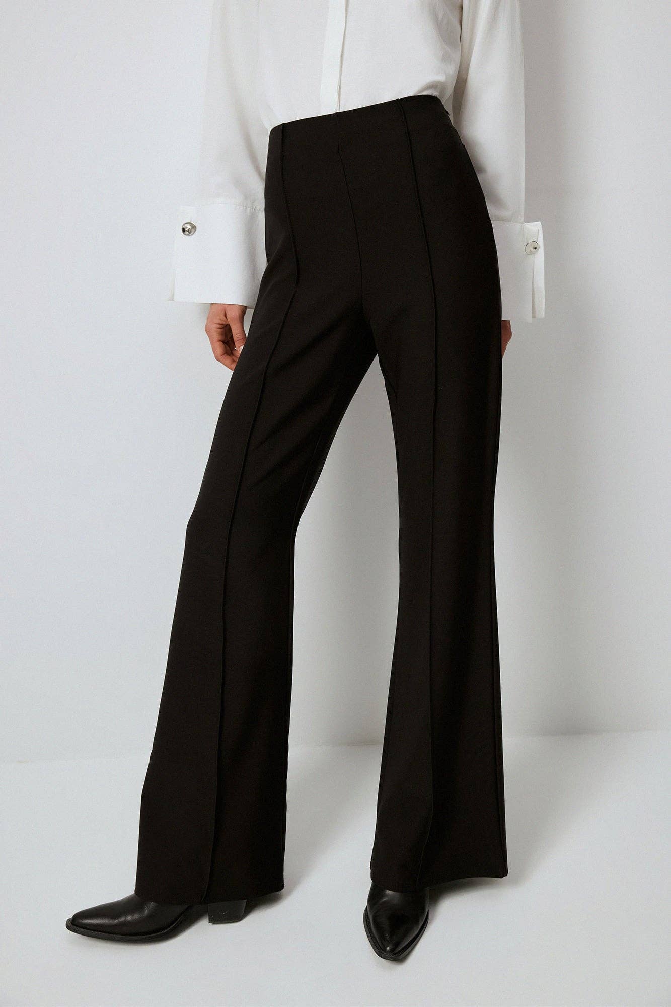 Pantaloni in crêpe a costine