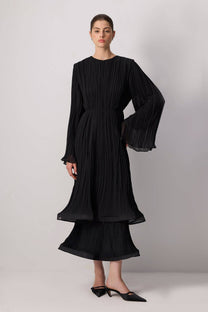 Abito lungo elegante in chiffon plissettato con maniche fluide