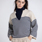 Maglione a righe bicolore con scollo a V