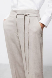 Pantaloni dritti con laccio in vita