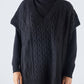 Gilet in maglia a trecce con scollo a V