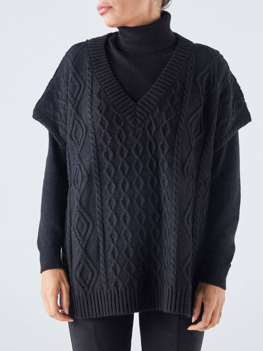 Gilet in maglia a trecce con scollo a V