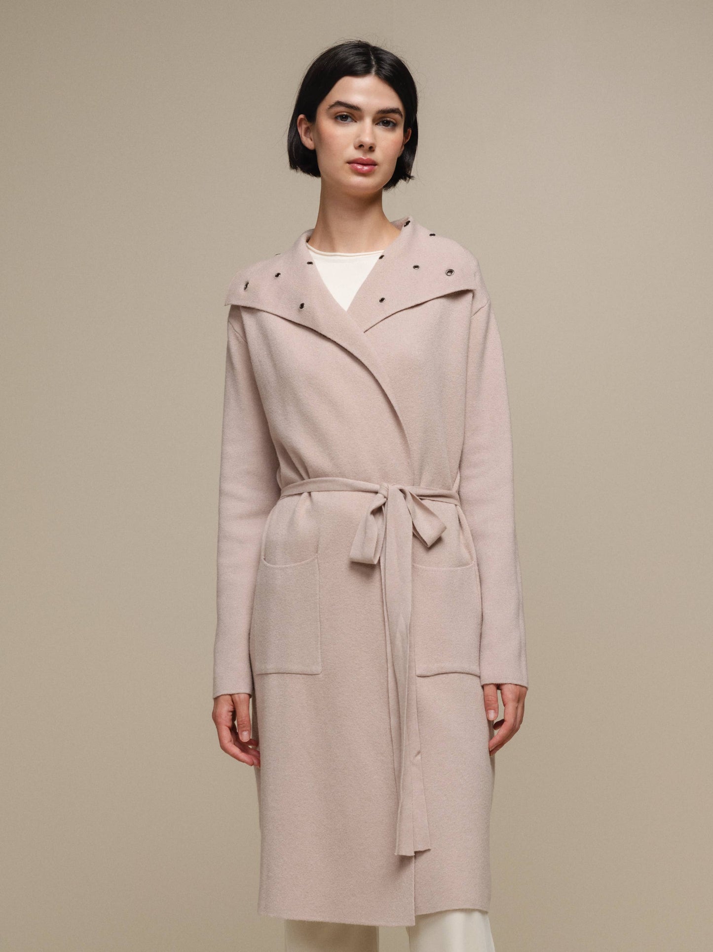 Cappotto cardigan in maglia con cintura e maxi collo