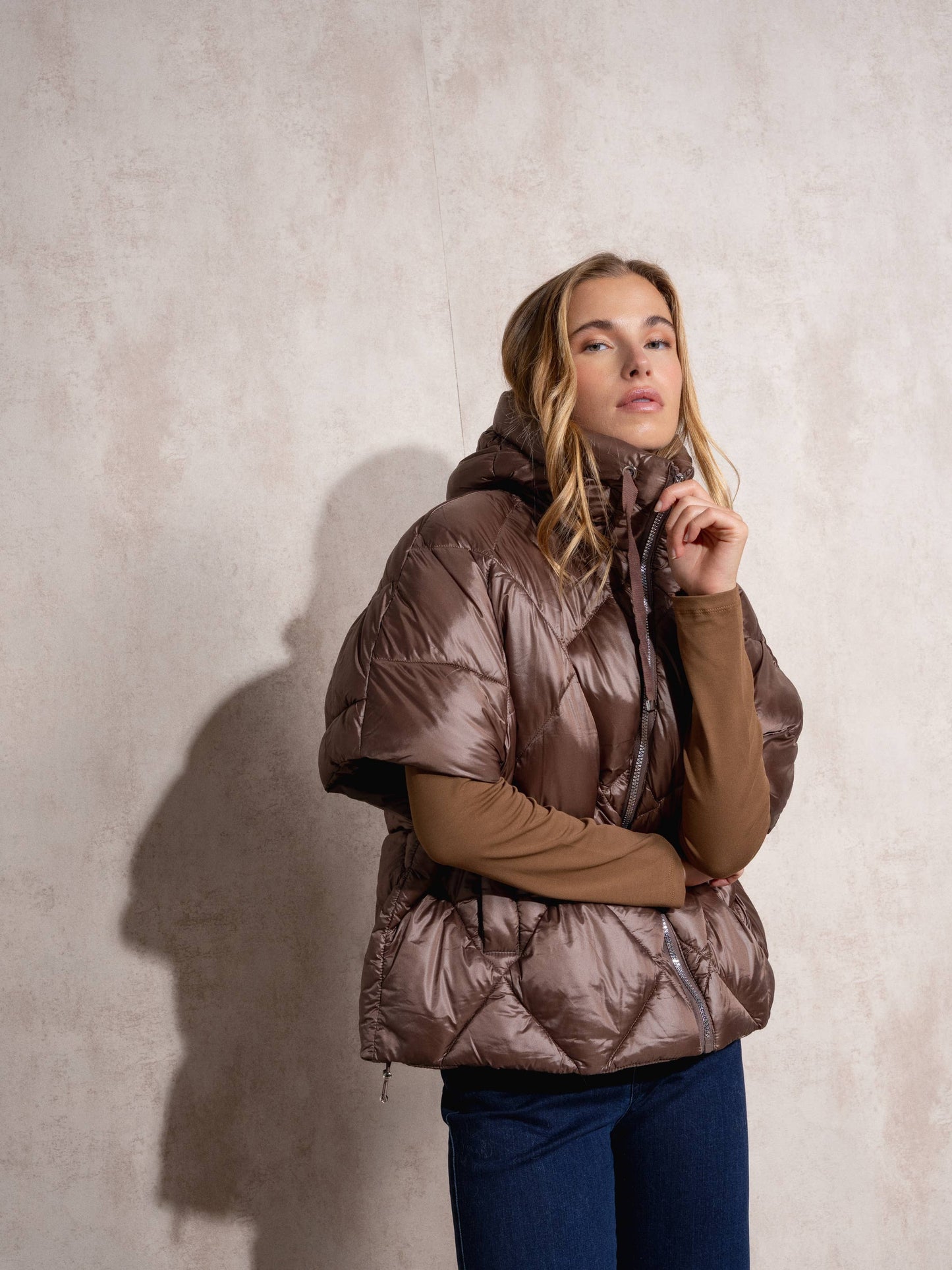 Cappa imbottita oversize con cappuccio e zip