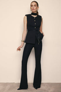 Gilet aderente con bottoni dorati