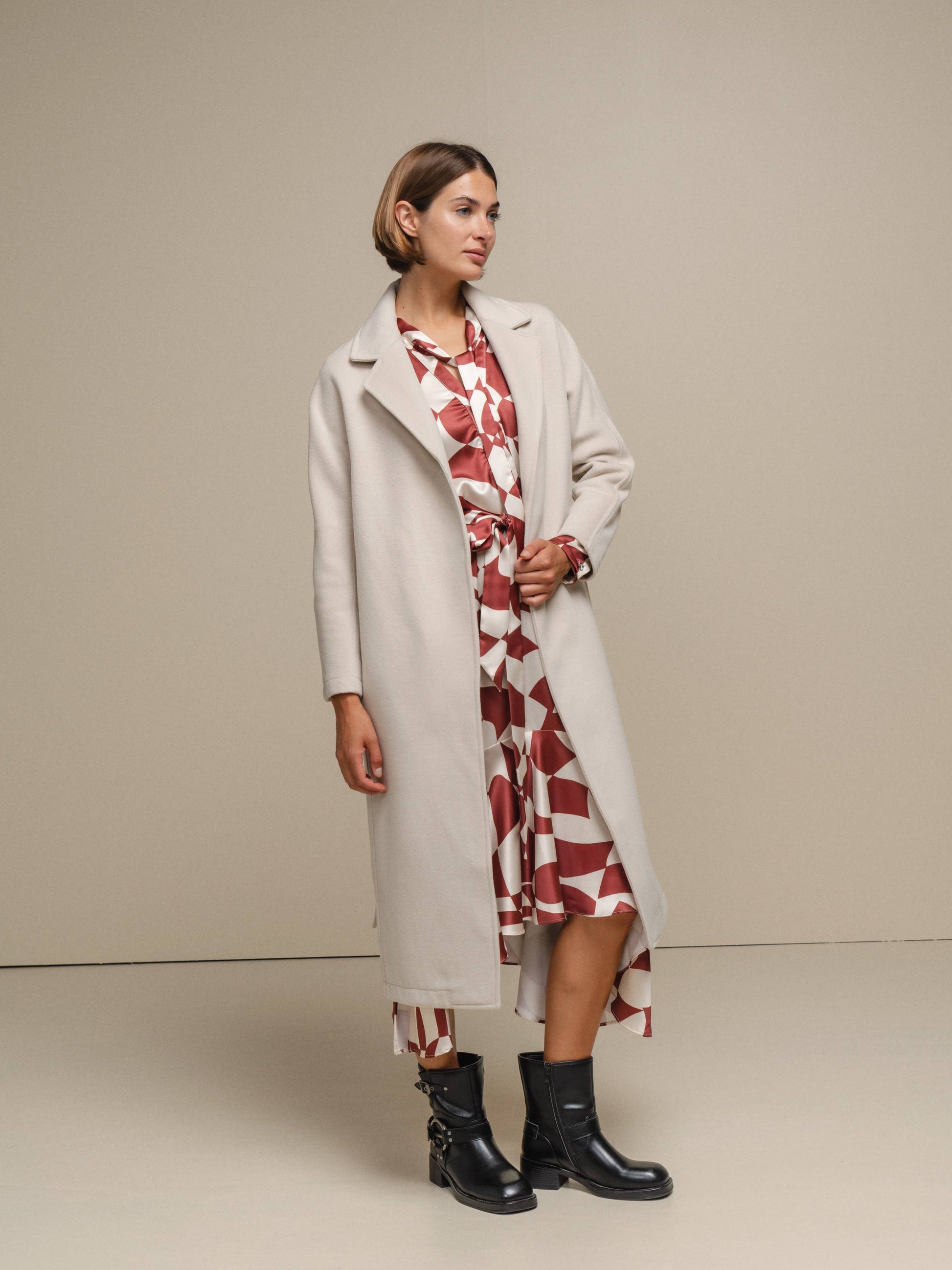 Cappotto lungo con cintura in vita