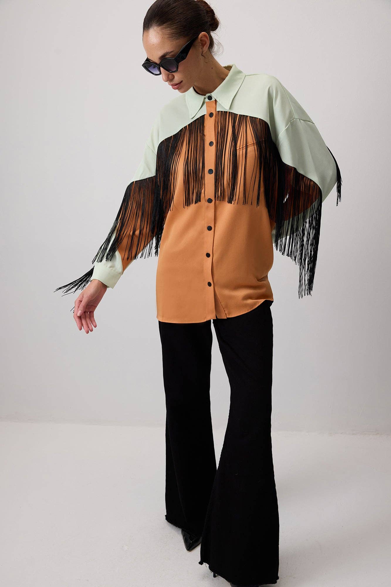 Camicia in raso color block con frange stile western