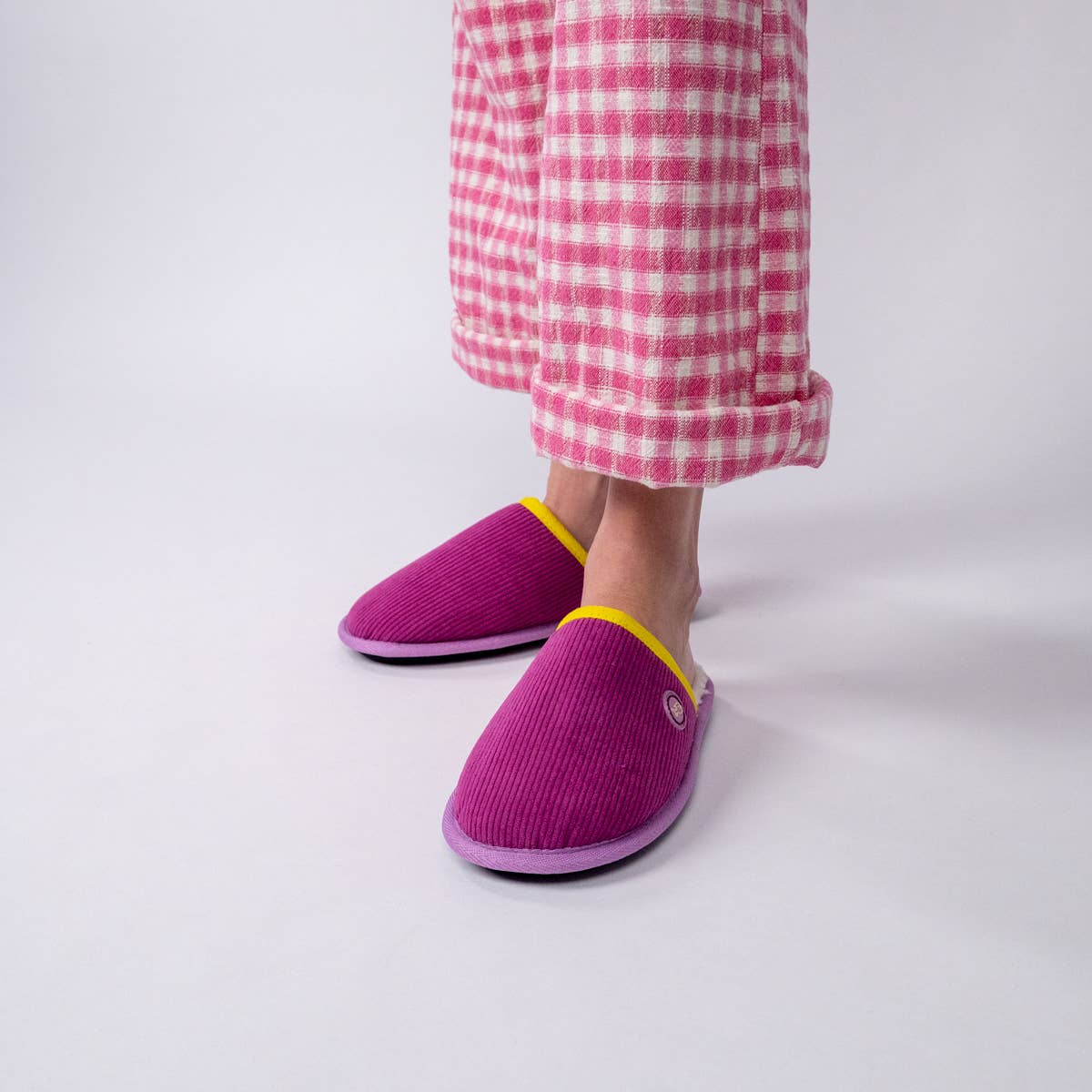 Pantofole in velluto a coste viola con interno in sherpa