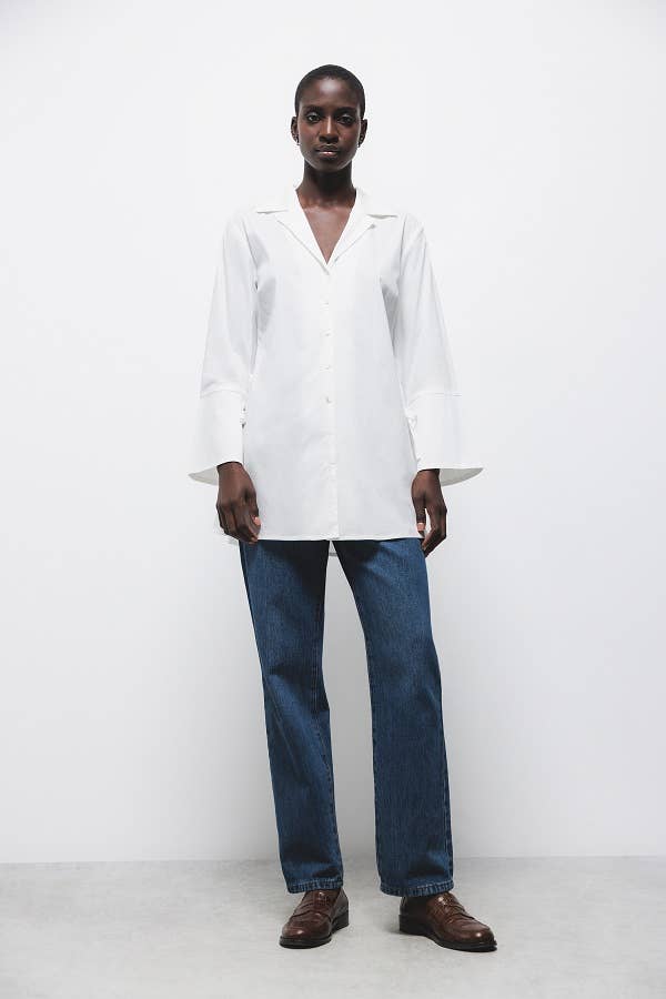Camicia bianca con fiocchi ai polsini