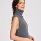 Top smanicato a collo alto in cotone biologico