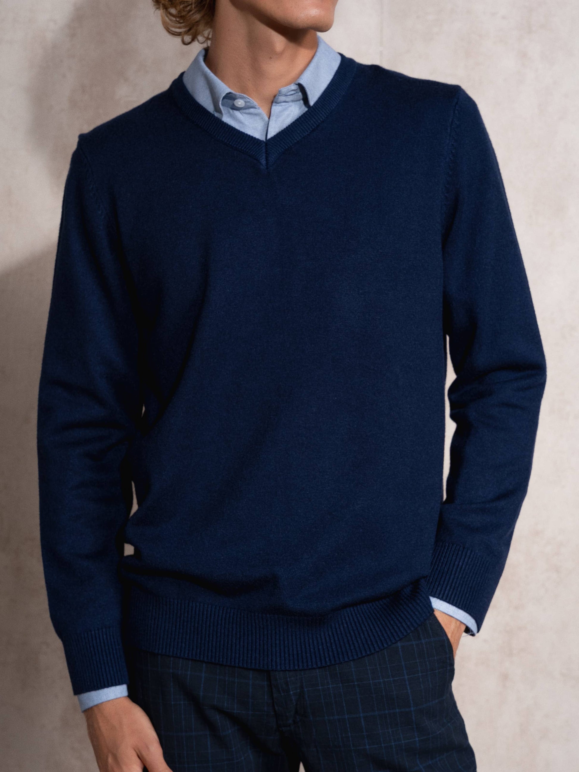 Maglione uomo scollo a V in viscosa mix