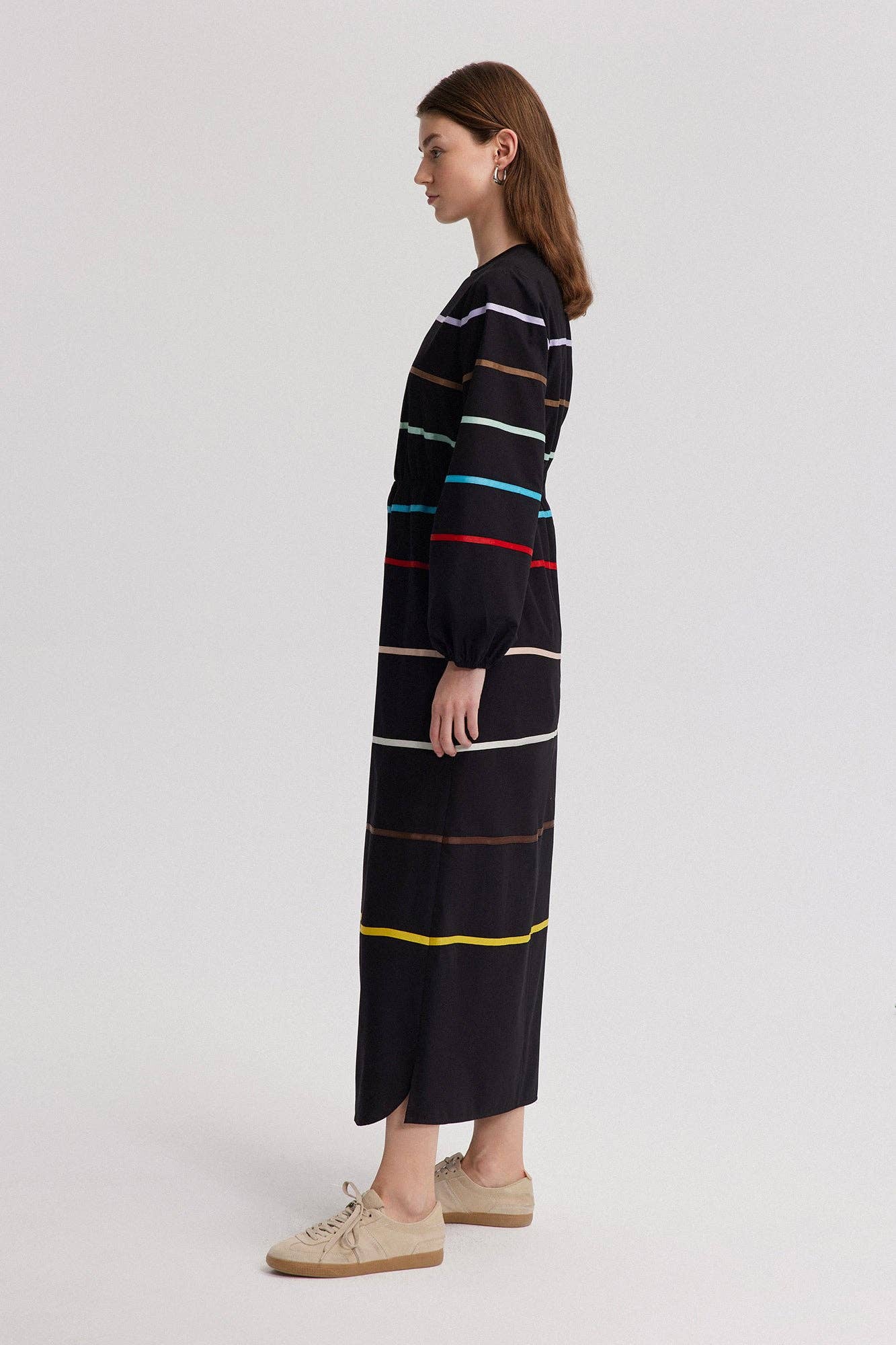 Abito lungo nero in lurex con scollo a V e cintura