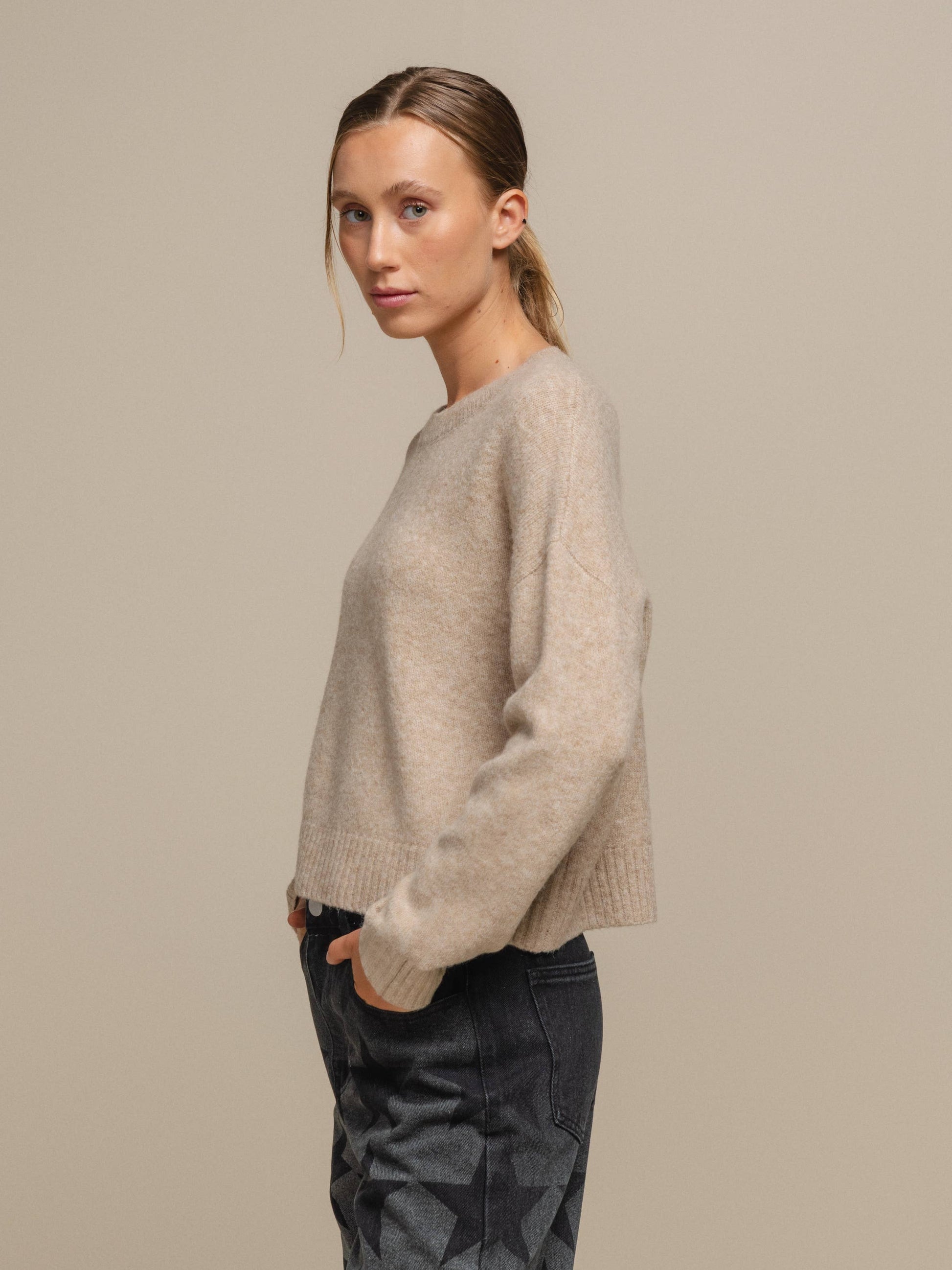 Maglione crop da donna in maglia morbida girocollo